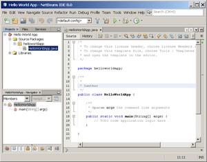 打开了HelloWorldApp项目的NetBeans IDE。